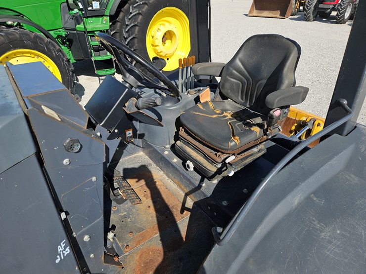 2018-deere-210l-image-9