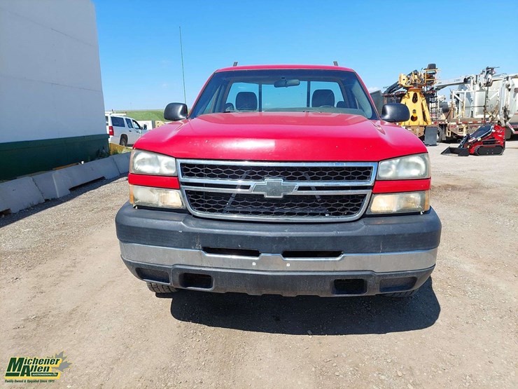 2006-chevrolet-silverado-2500hd-image-16