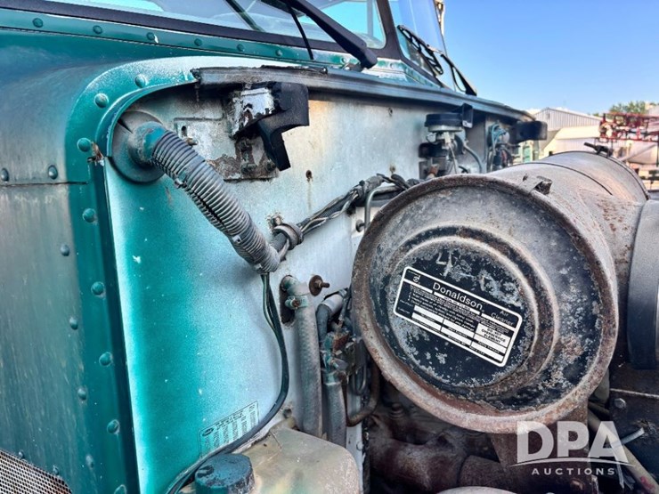 1993-peterbilt-377-image-64
