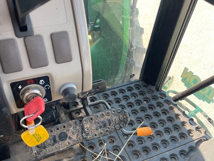 2015-john-deere-6115d-image-42