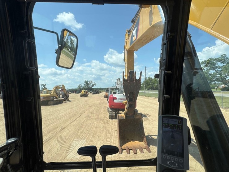 2018-caterpillar-326fl-image-33
