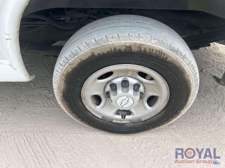 2017-chevrolet-express-2500-image-18