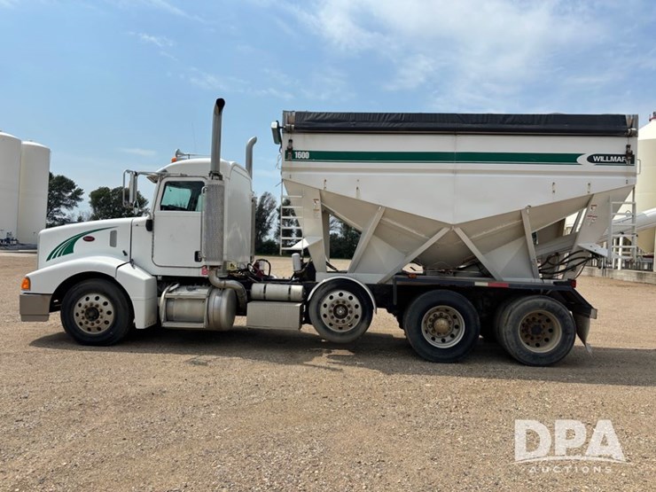 2005-peterbilt-385-image-15
