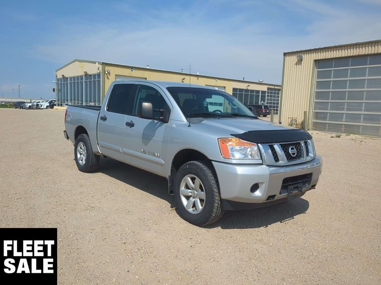2015-nissan-titan-image-2