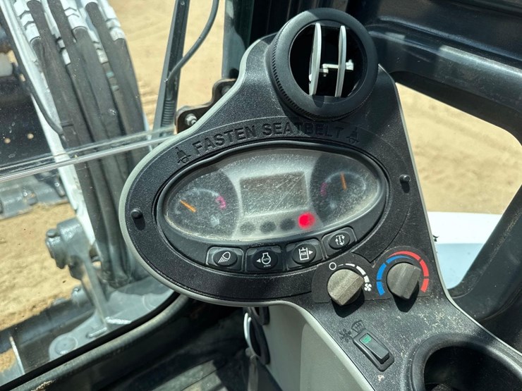 2015-bobcat-e35-image-30