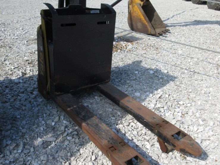 yale-electric-pallet-jack-image-2