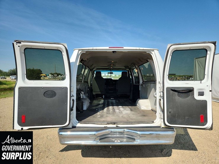 2013-ford-cargo-image-24