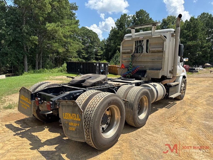2020-freightliner-day-cab-truck-tractor-image-2