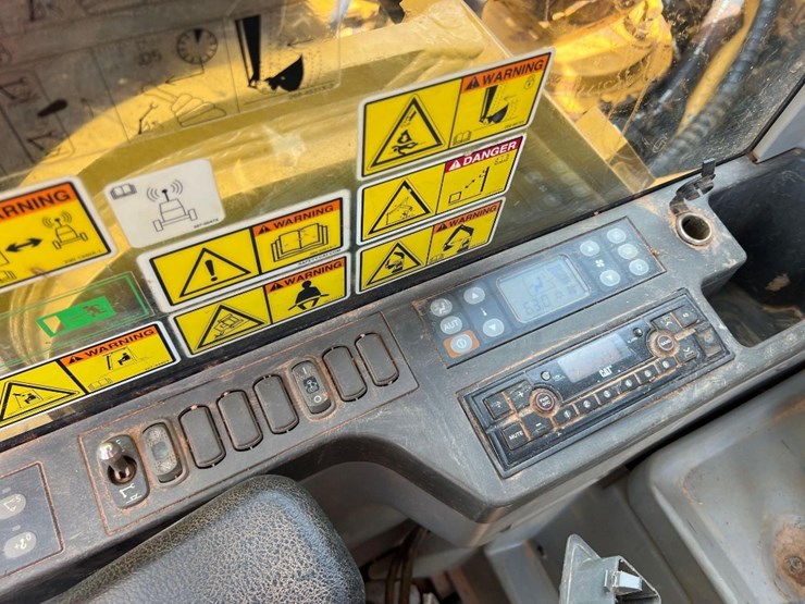 2016-caterpillar-336fl-image-42