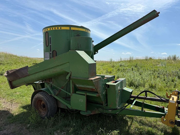 john-deere-700-image-2
