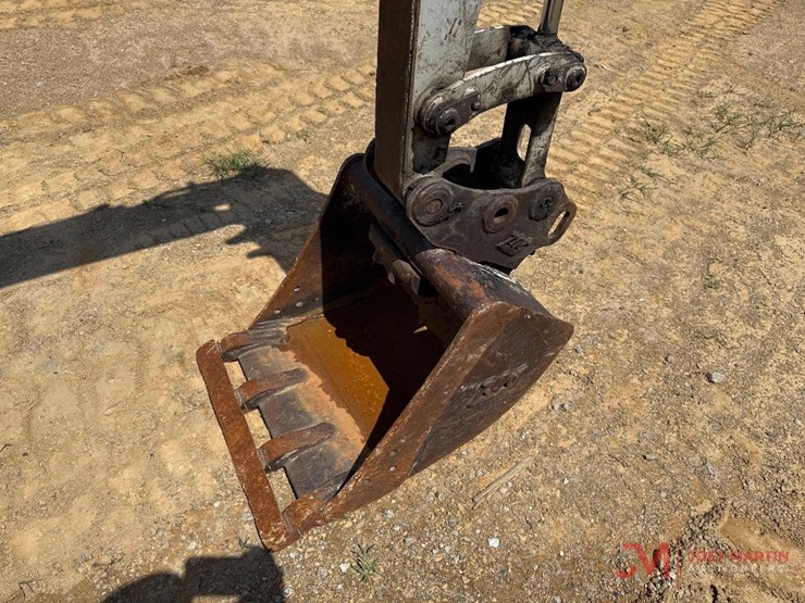 2019-takeuchi-tb230-image-9