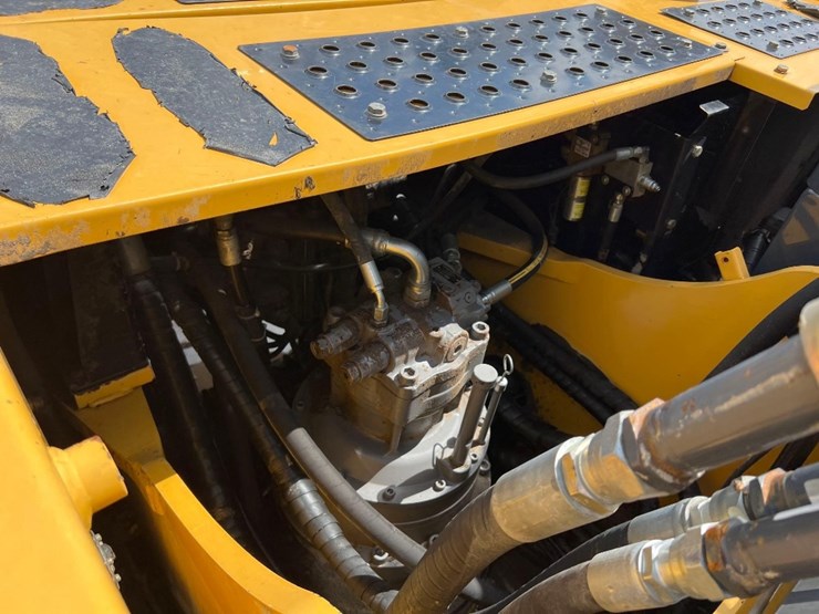 2012-deere-350g-lc-image-31