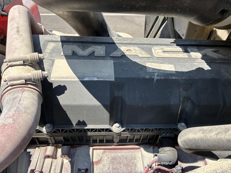 2018-mack-pinnacle-truck-tractor-image-16