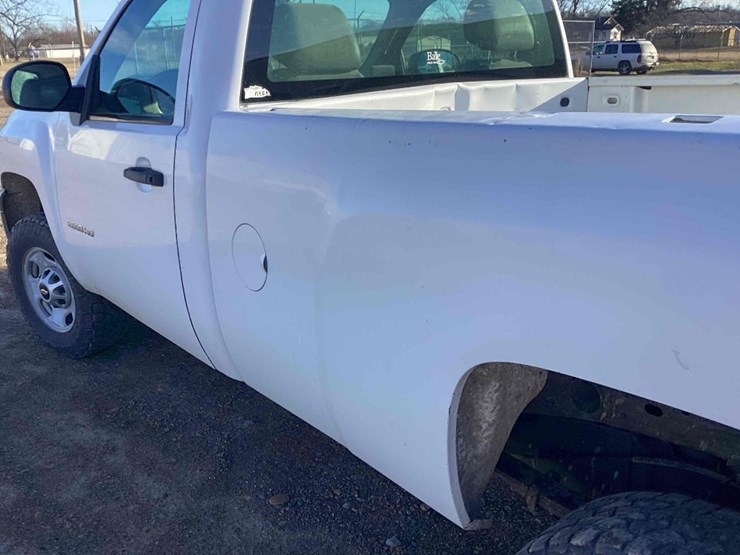 2013-chevrolet-silverado-2500-image-26