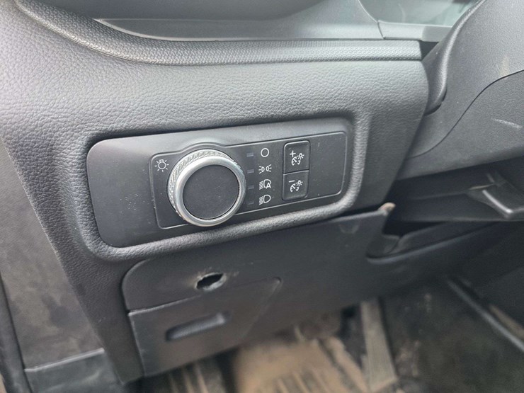 2021-ford-explorer-image-15