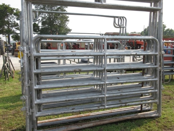 (3)-8'-high-pole-swinging-gates-image-3
