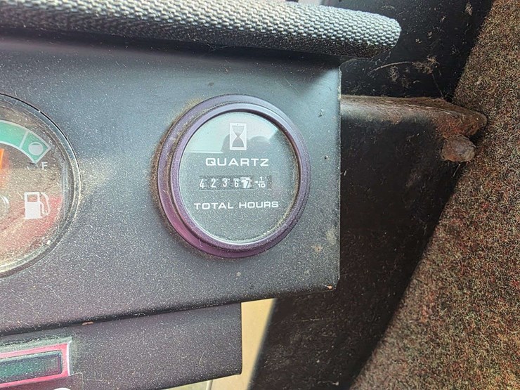 new-holland-tr87-image-45