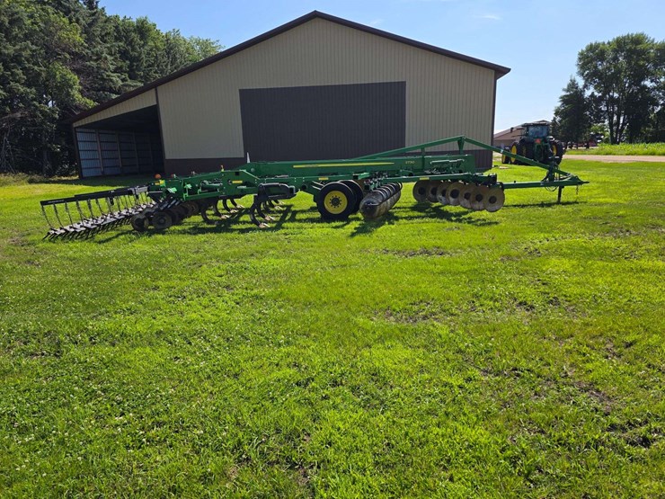 2016-john-deere-18-image-8