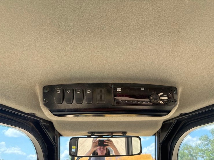 2019-caterpillar-d3k2-xl-image-29