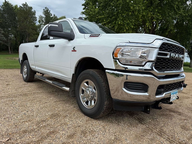 2024-ram-2500-tradesman-image-31