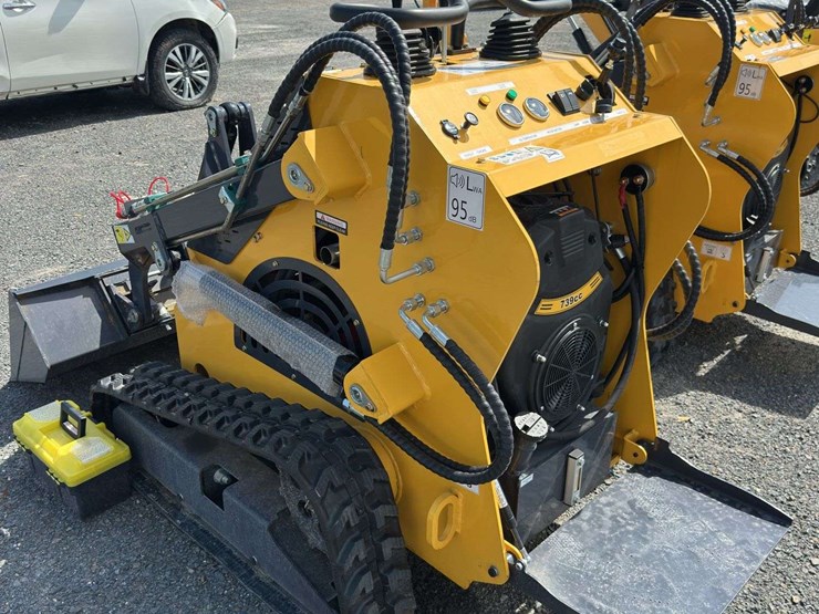 landhero-ldh-t-460-mini-skid-steer-loader-image-4