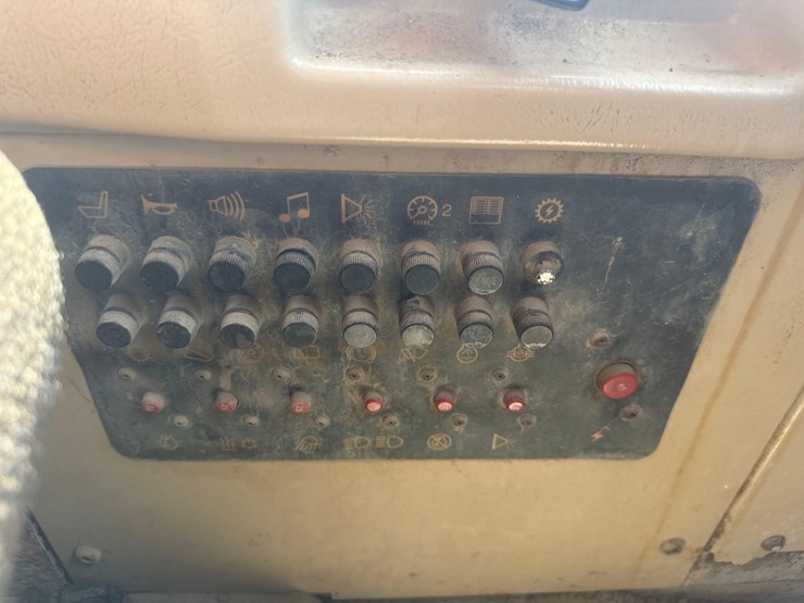 1998-caterpillar-d250e-image-34