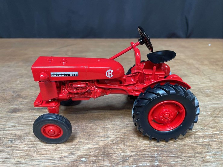 1/16-farmall-cub-2007-red-power-roundup-nib-ertl-image-3