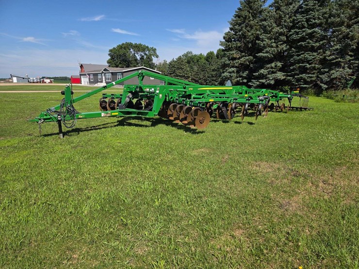 2016-john-deere-18-image-21