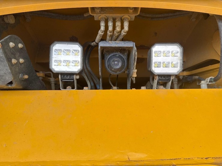 2021-deere-410e-image-15