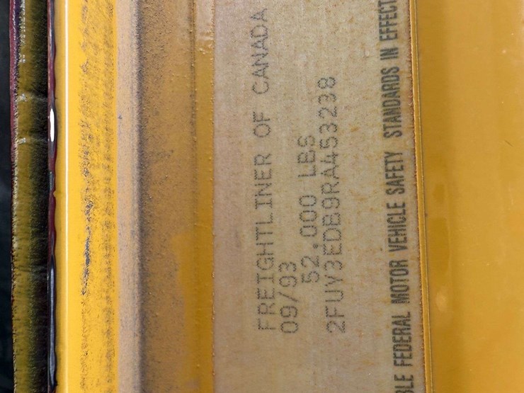 1993-freightliner-fld112-image-48