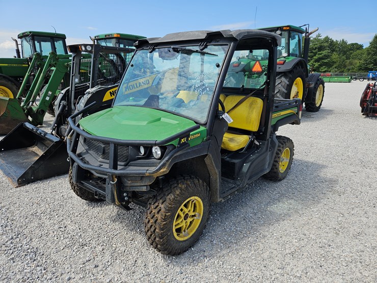 2019-john-deere-gator-image-1
