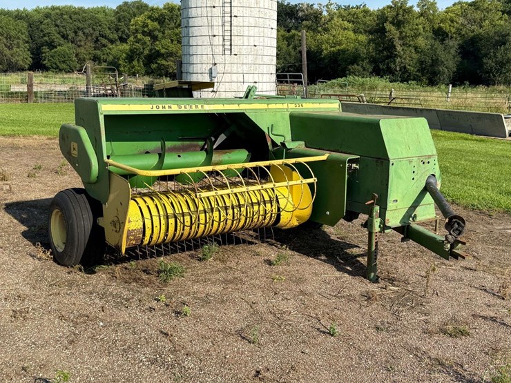 john-deere-336-image-2