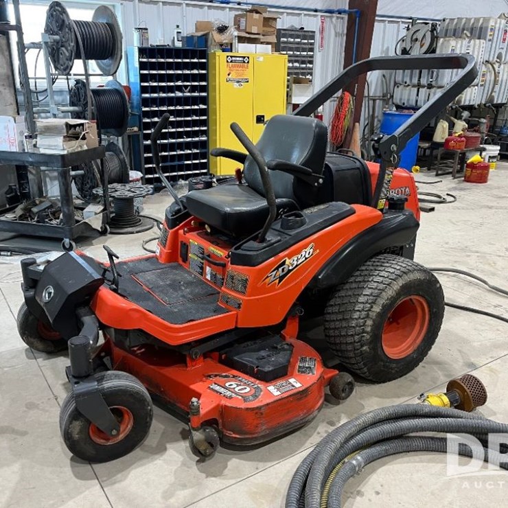 KUBOTA ZD326