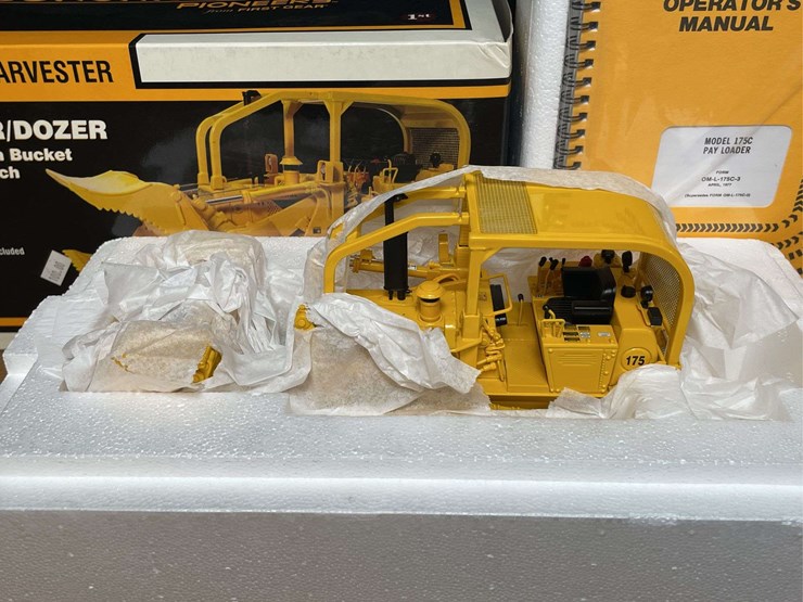 1/25-ih-175-crawler-dozer-nib-1st-gear-image-2