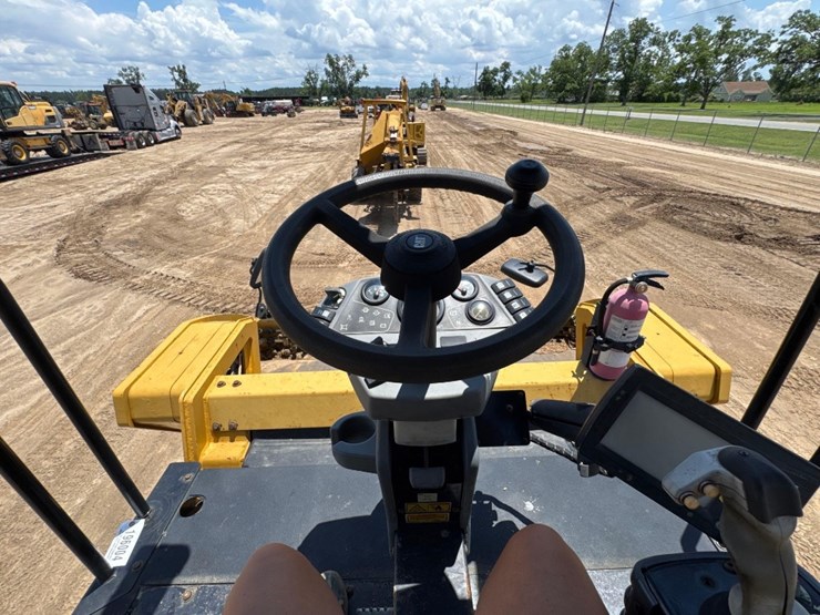 2014-caterpillar-cb54-image-22