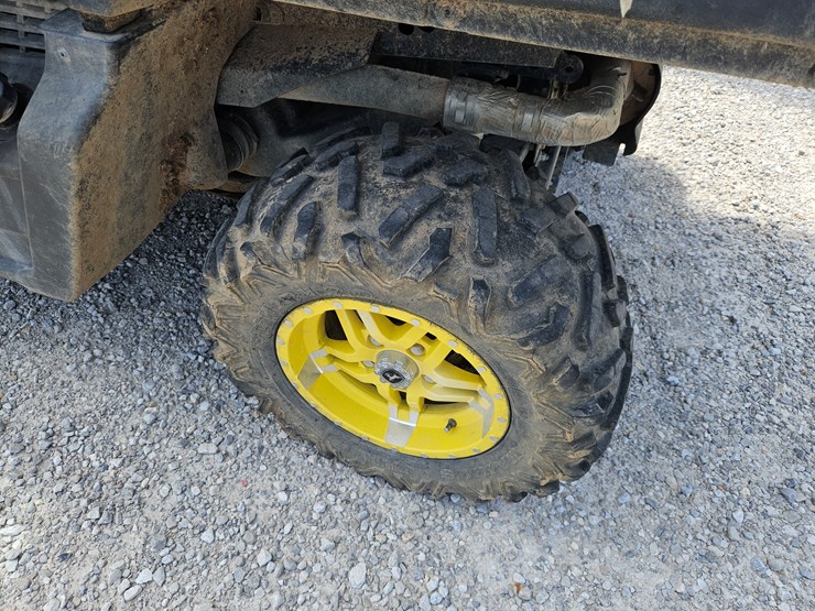 2019-john-deere-gator-image-10