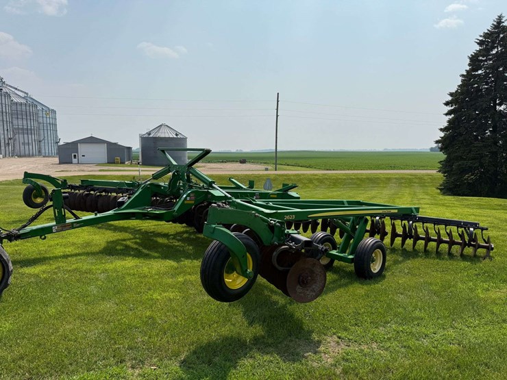 2013-john-deere-2623-image-2