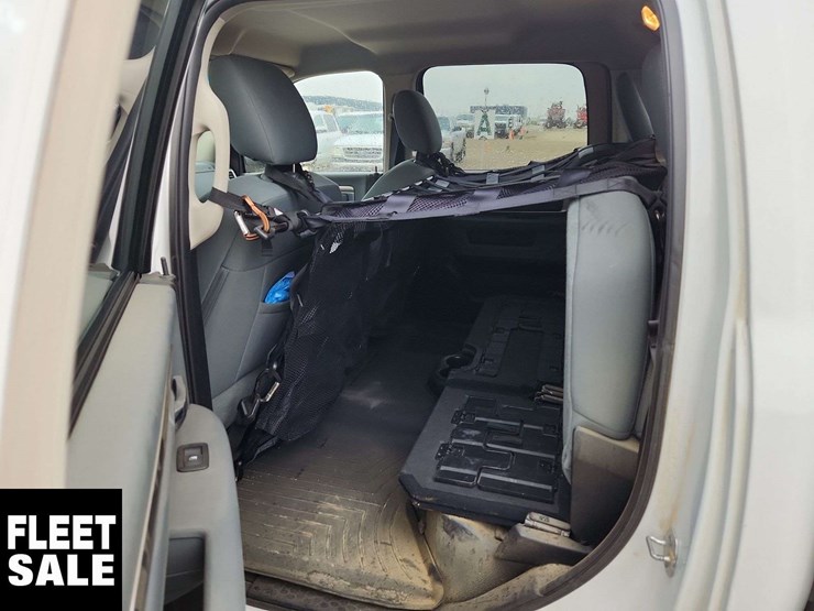 2015-ram-1500-slt-image-14