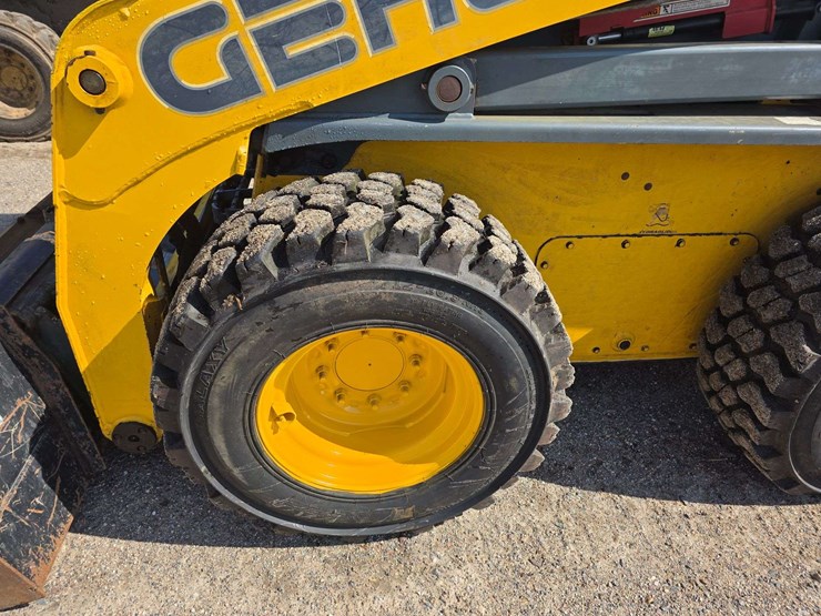 2019-gehl-v270-image-29
