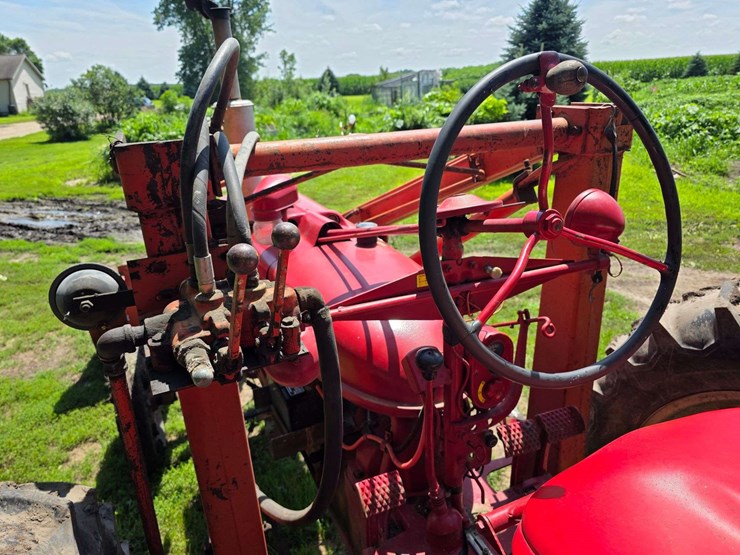 farmall-h-with-dual-loader,-wide-front,-6.00-16-fronts,-13.6-38-rears,-540-pto-with-loader-pump,-whe-image-16