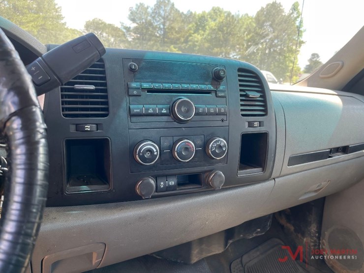 2013-chevrolet-2500hd-image-14