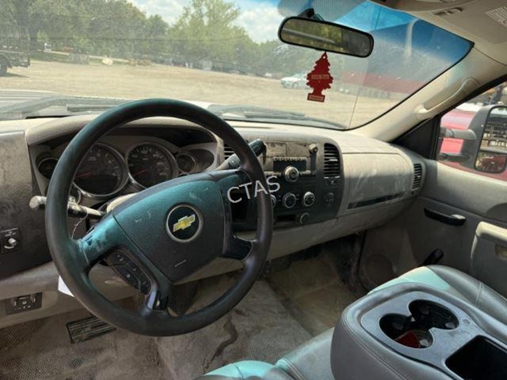 2012-chevrolet-3500-image-8