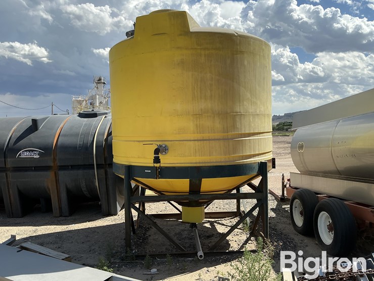 2000-gallon-cone-bottom-tank-image-2