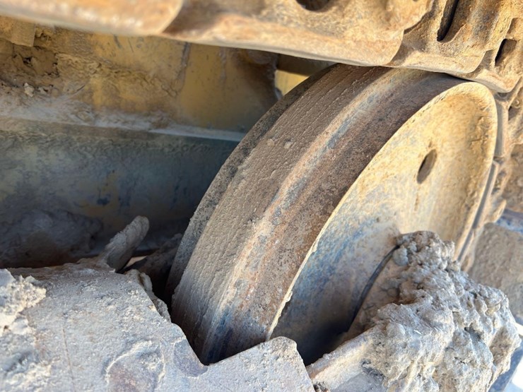 2004-caterpillar-d3g-xl-image-17
