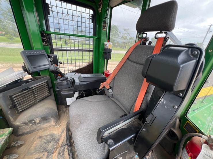 2019-deere-843l-image-30
