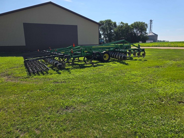 2016-john-deere-18-image-10