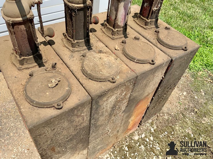 standard-oil-service-steel-rectangular-oil-tanks-w/-hand-pumps-image-10
