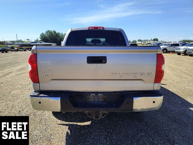 2016-toyota-tundra-image-16
