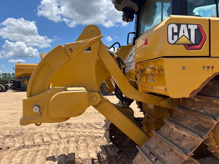 2019-caterpillar-d6-image-25