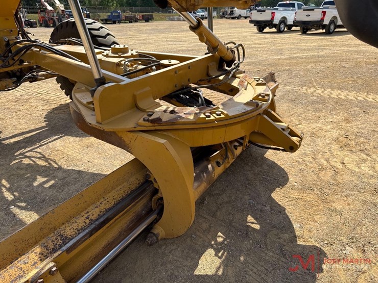 2011-caterpillar-140m2-image-5